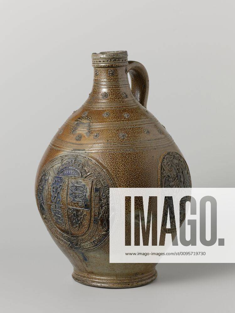 Jug with the coat of arms of England, Jar of stoneware on stand ring ...