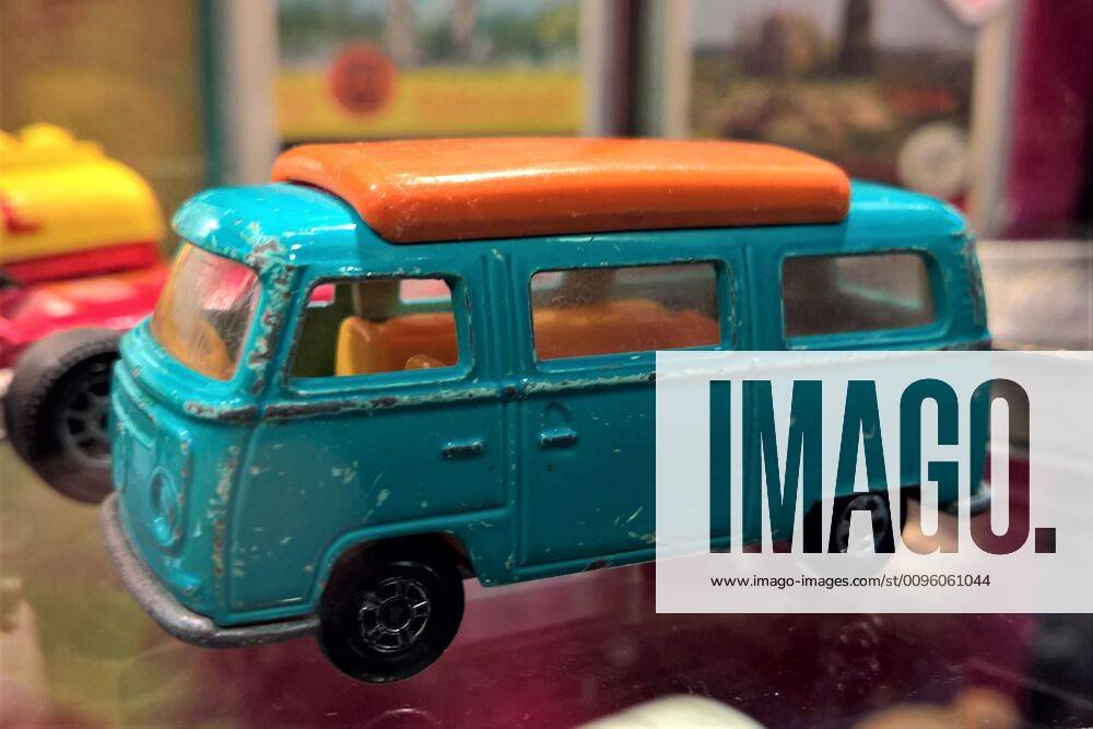 Vw bus best sale matchbox car