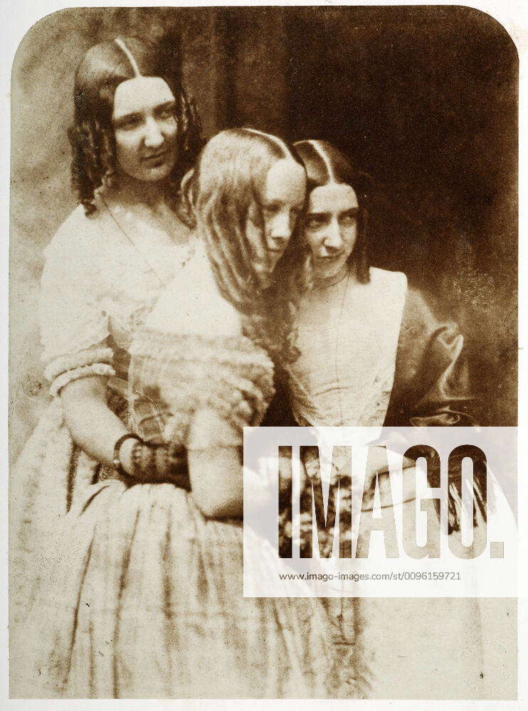 PHOTOGRAPHY XIXth c Photographic study of three young women Calotype ...