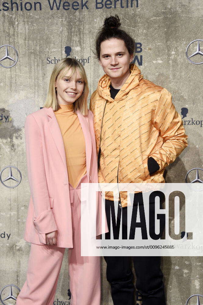 Lina Larissa Strahl und Tilman Pörzgen bei der KXXK Fashion Show im ...