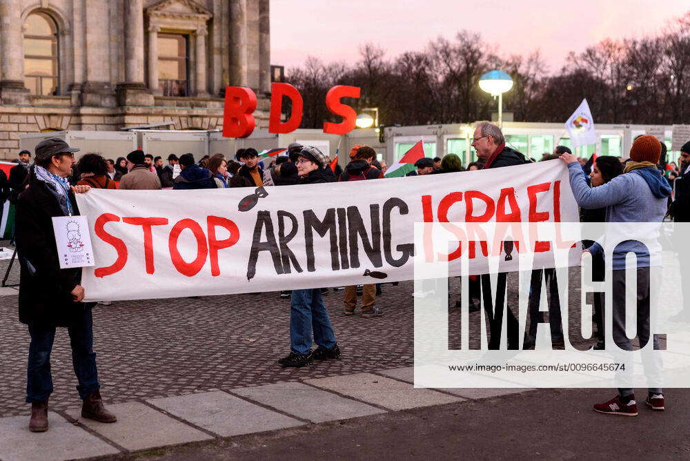 Supporters of the BDS campaign Boycott, Divestment and Sanctions from ...