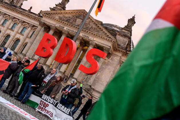 Supporters of the BDS campaign Boycott, Divestment and Sanctions from ...