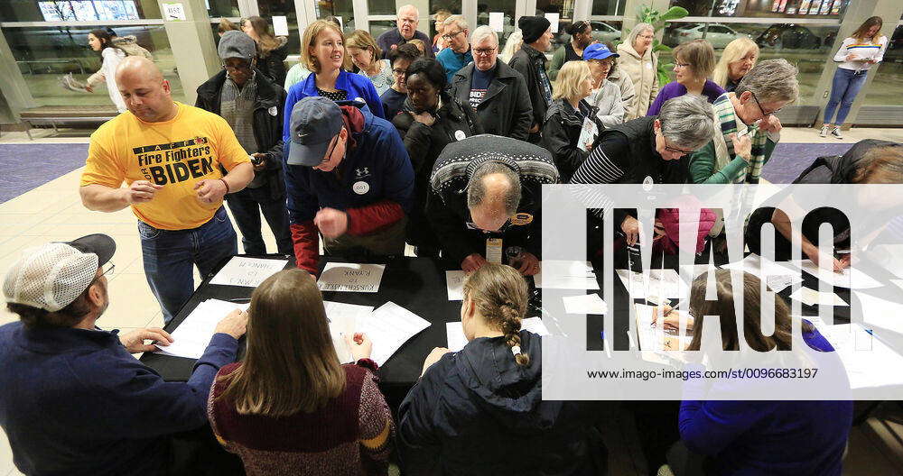 February 3, 2020, Bettendorf, Iowa, USA: Bettendorf Democrats sign up ...