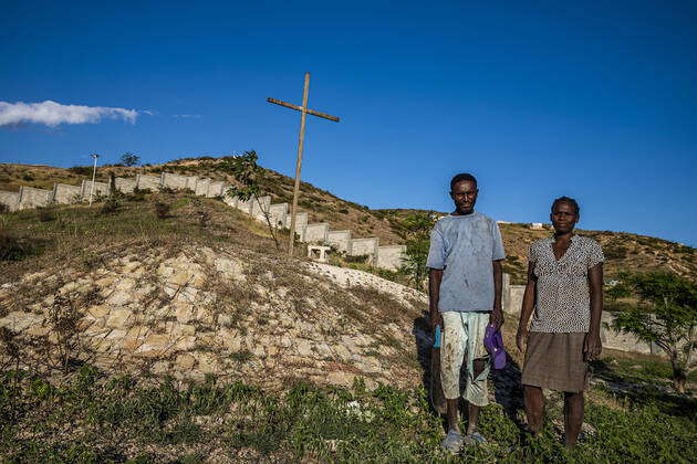 December 10, 2019, Port-au-Prince, Haiti: Groundskeepers Duenet Alexand ...