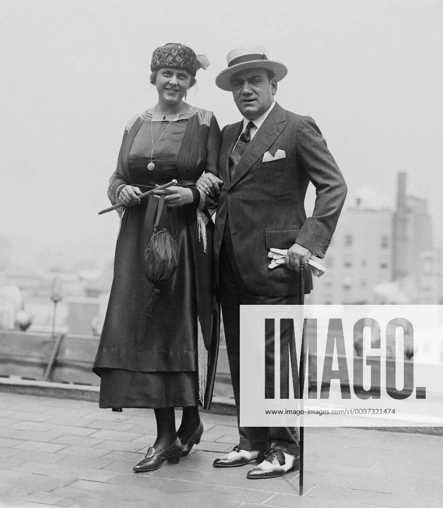 Enrico Caruso 1873 1921 with his new wife the former Dorothy