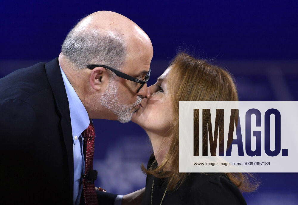 Radio Commentator Mark Levin L Kisses His Wife Julie Strauss Levin As   M 