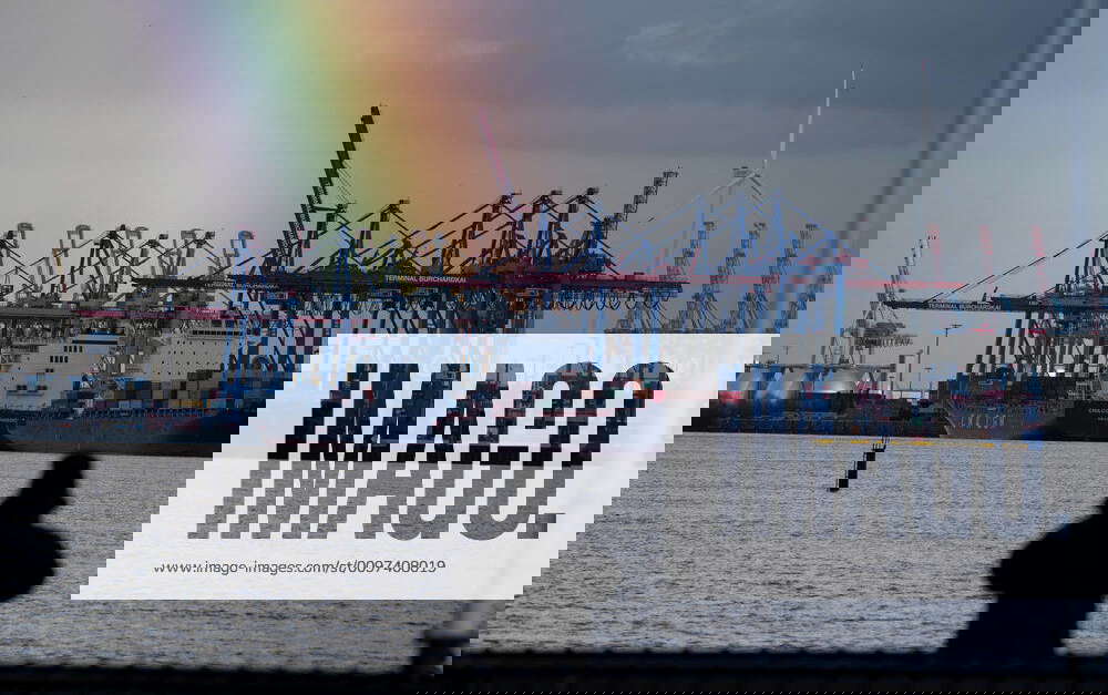 Regenbogen Blick in Hamburg an der Elbe vom Anleger Teufelsbrück in