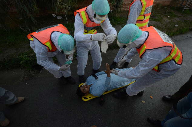 Pakistan: Rescue exercise against coronavirus Pakistani rescue ...