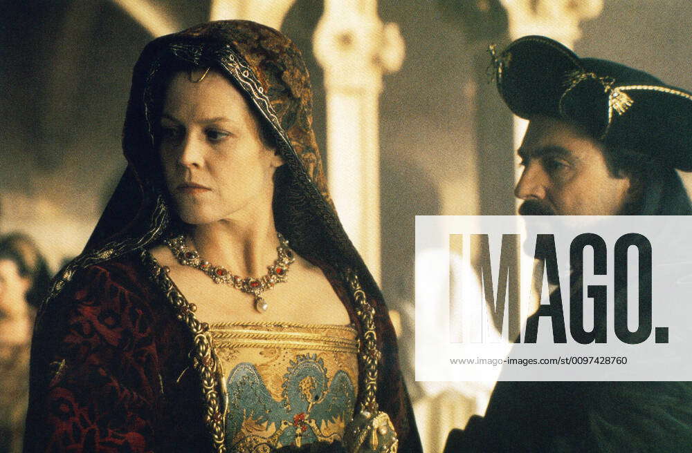 1492: CONQUEST OF PARADISE, Sigourney Weaver as Queen Isabella I (left ...