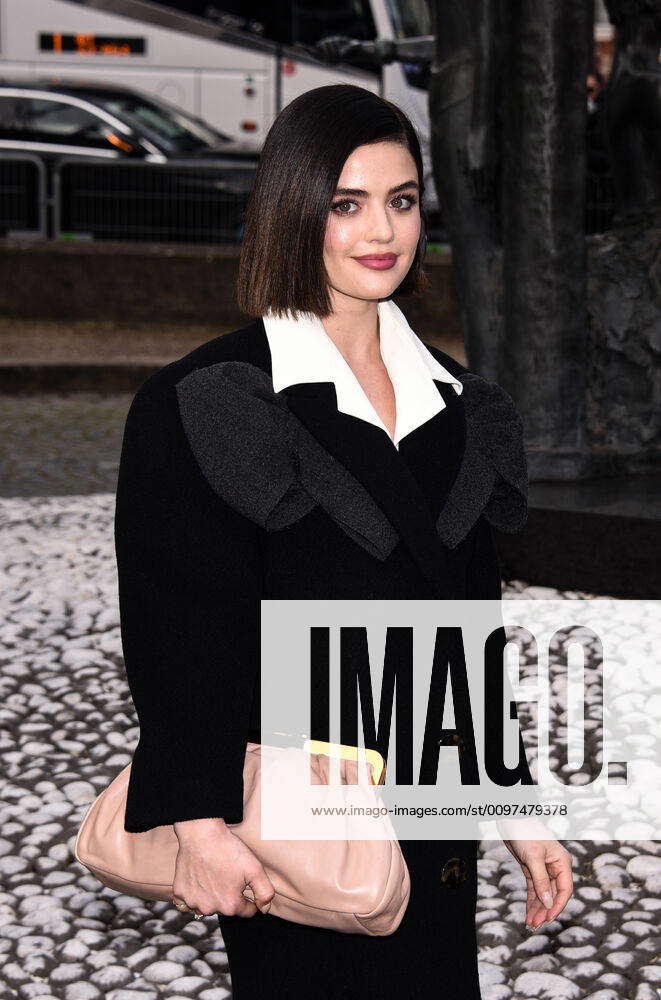 Lucy Hale a l arrivee du defile Miu Miu CELEBRITES : Miu Miu fashion