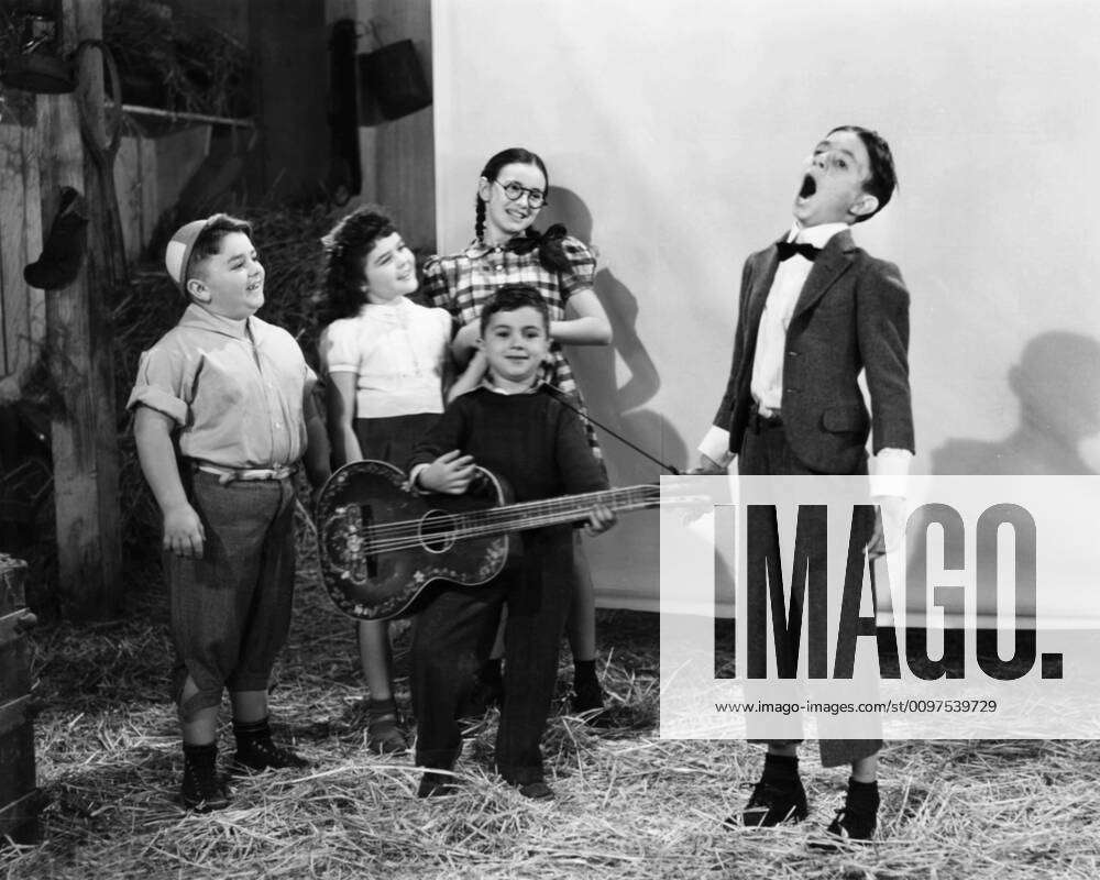 The Big Premiere From Left George Spanky Mcfarland Darla Hood Robert Blake Billed As Mickey 9738