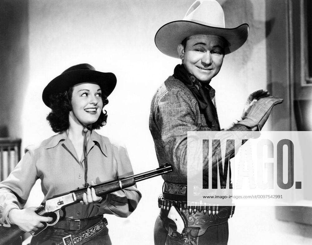 BULLETS FOR BANDITS, from left: Dorothy Short, Tex Ritter, 1942 Courtesy  Everett Collection Y