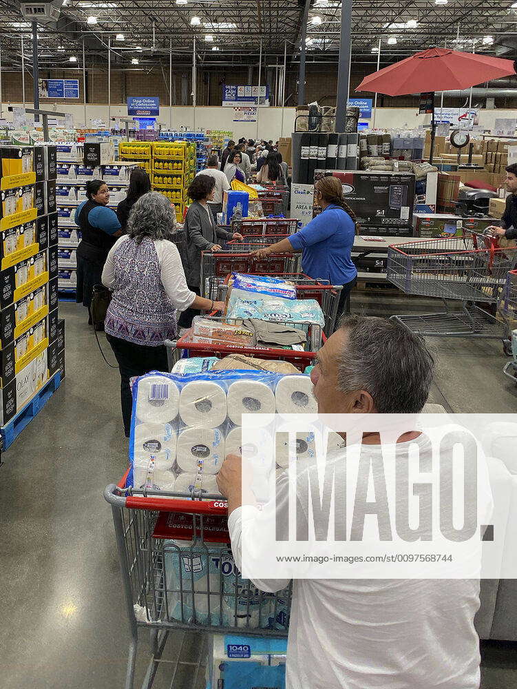 March 5 2020 Glendale California USA Shoppers Wait In Long Lines costco-credit-card-secrets-members-need-to-know-thestreet