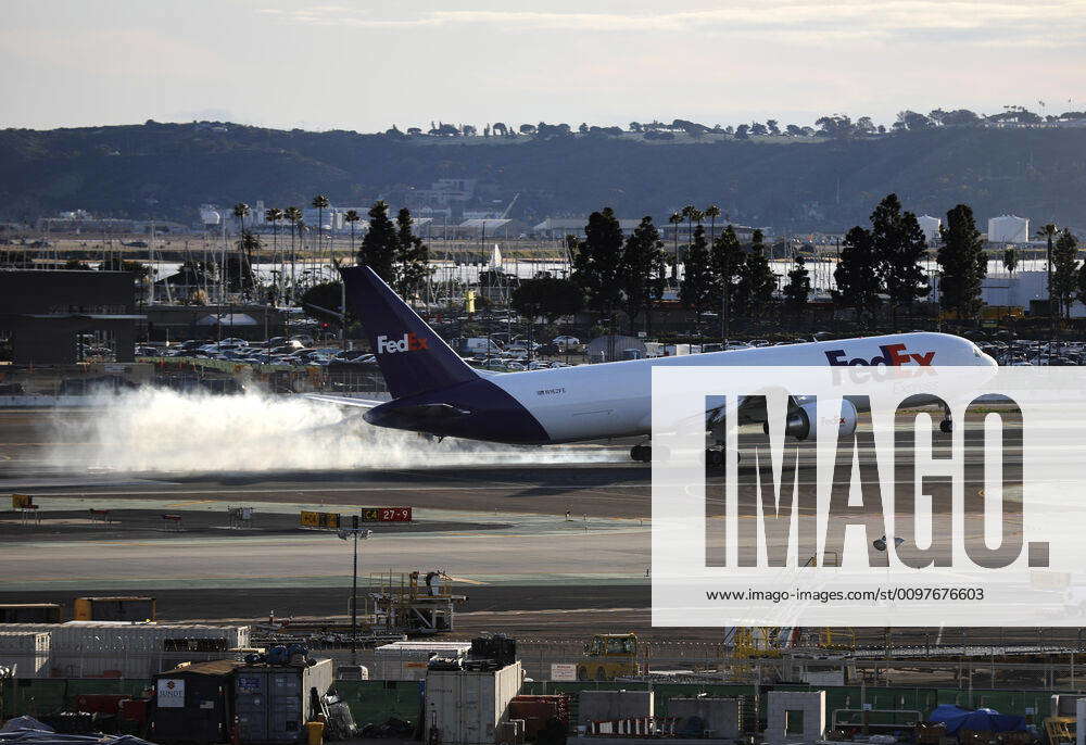 March 8, 2020, San Diego, California, USA: A FedEx Boeing 767 lands at ...