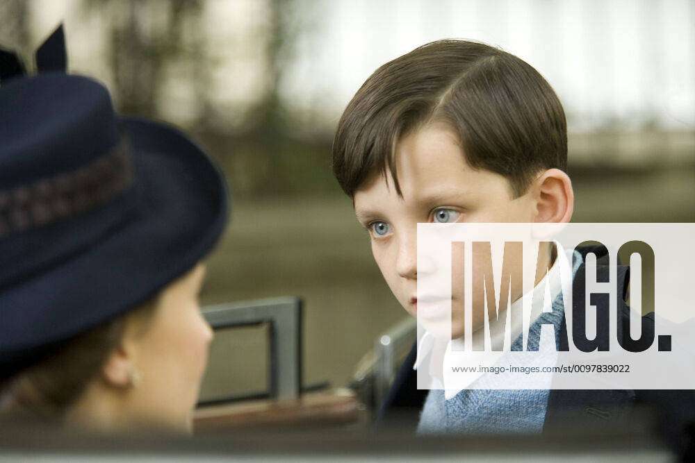 asa butterfield boy in the striped pajamas