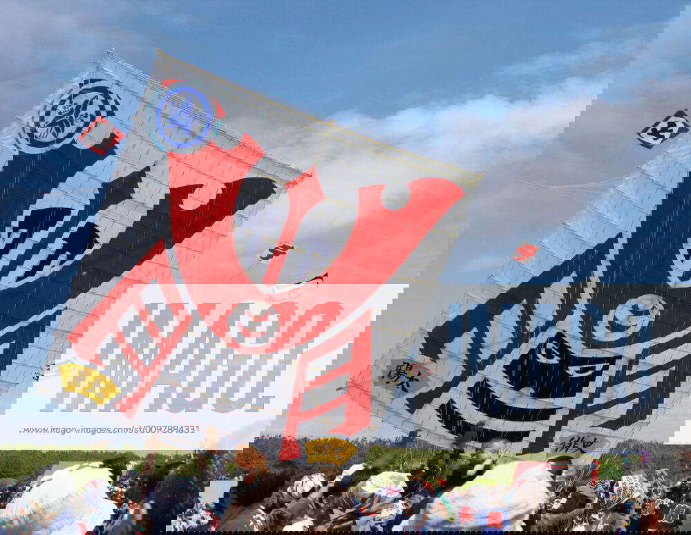 Kiteflying battle at Hamamatsu Festival in Japan Photo taken on May 3