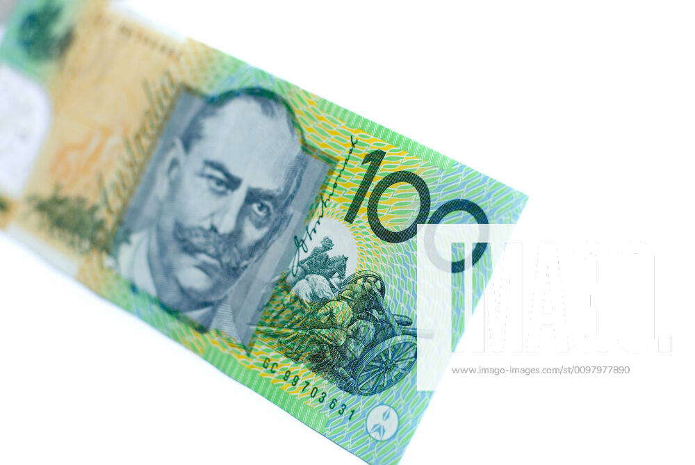 Australian Money A single 100-dollar Australian bank note on a white ...