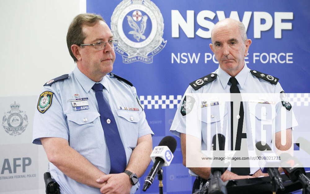 AFP TERROR ARREST PRESSER, (L-R) NSW Police Assistant commissioner