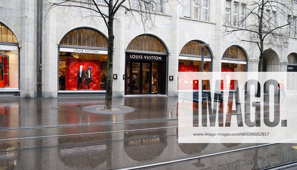 Louis Vuitton Shop, Bahnhofsstrasse, Zurich, Switzerland Stock Photo - Alamy