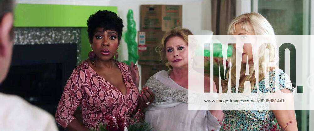 Glenne Headly, Sheryl Lee Ralph, and Elizabeth Ashley in Just Getting  Started (2017)