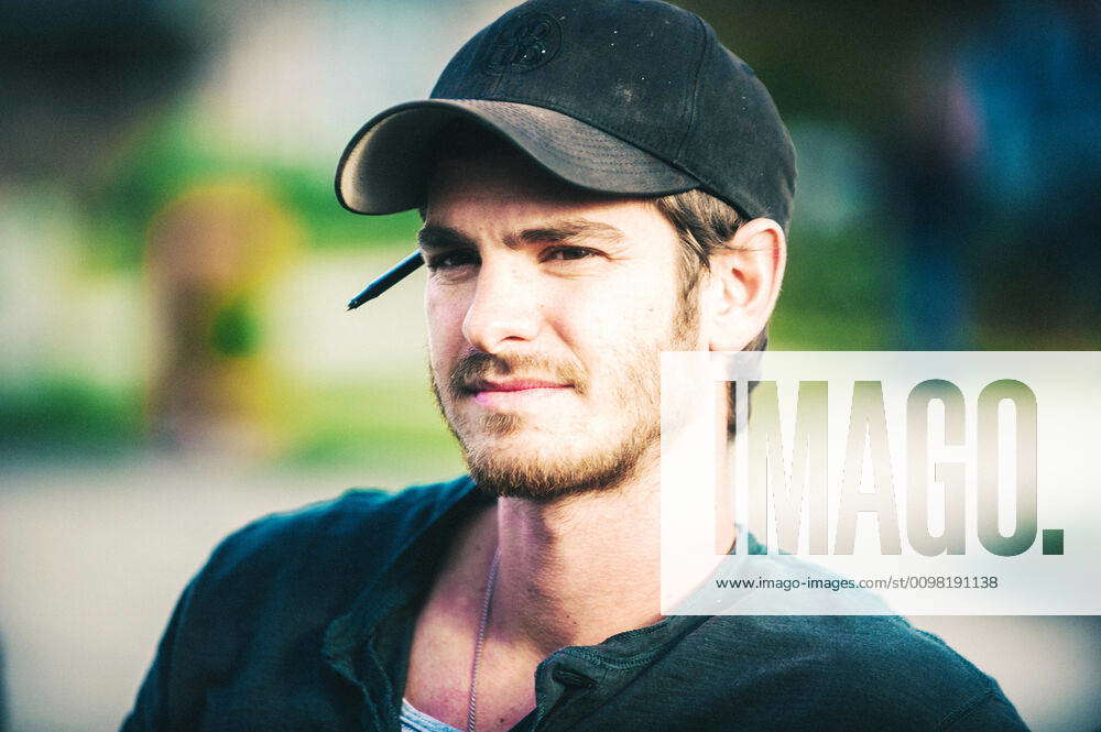 99 HOMES, Andrew Garfield, 2014. ph: Hooman Bahrani Broad Green ...