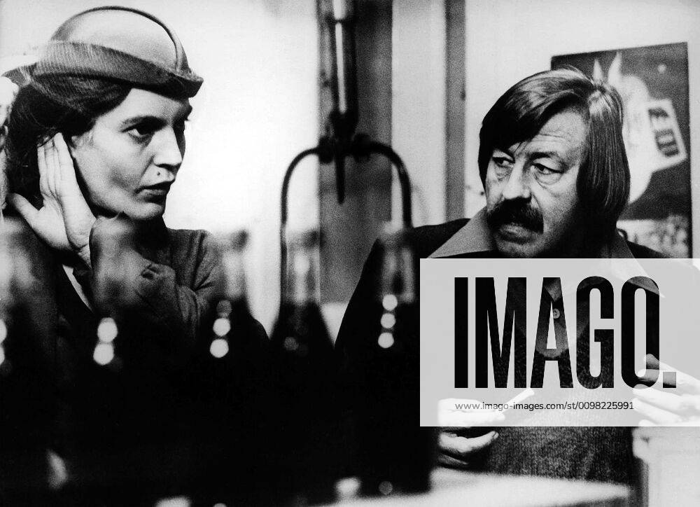 THE TIN DRUM, (aka DIE BLECHTROMMEL), from left Angela Winkler, author