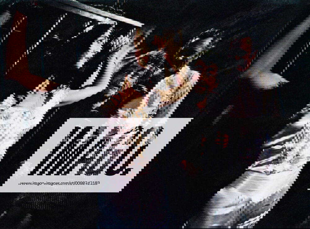 MURDERS IN THE RUE Christine Kaufmann (left), Jason Robards