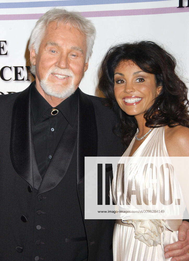 20 March 2020 - Kenny Rogers, whose legendary music career spanned ...