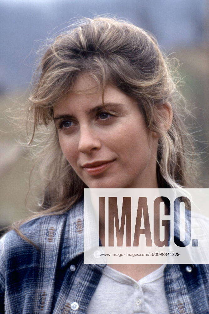 LASSIE, Helen Slater, 1994. (c) Paramount Pictures Courtesy: Everett ...