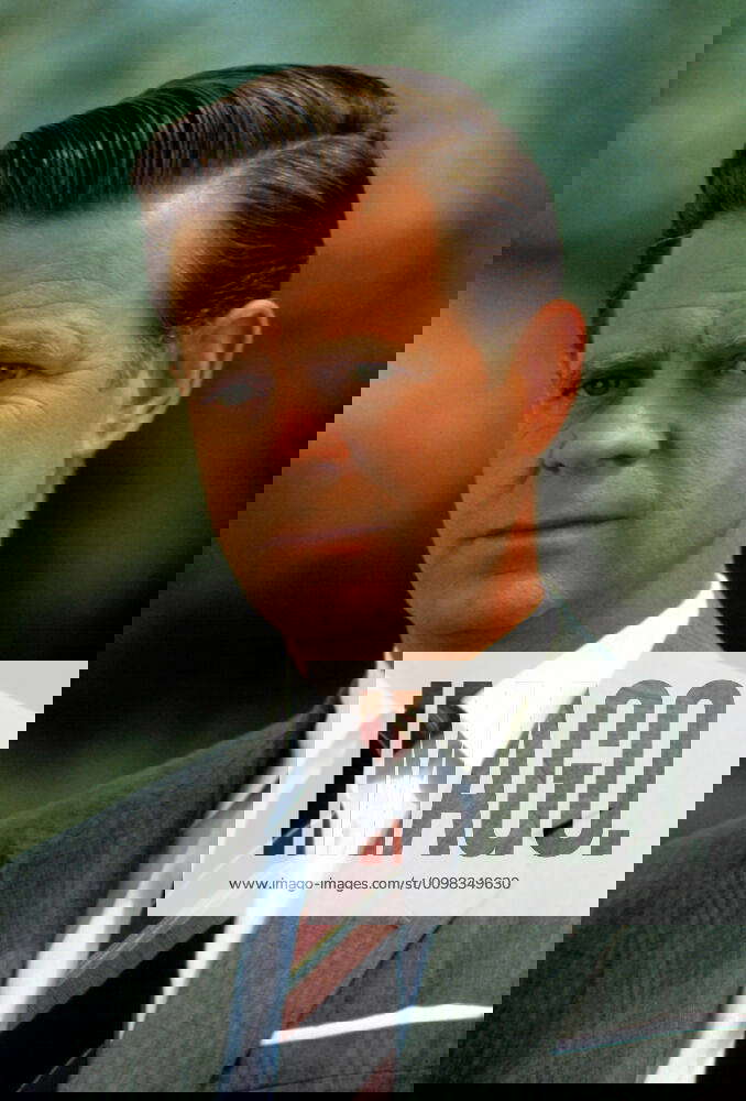 PLEASANTVILLE, William H. Macy, 1998. New Line Cinema Courtesy Everett