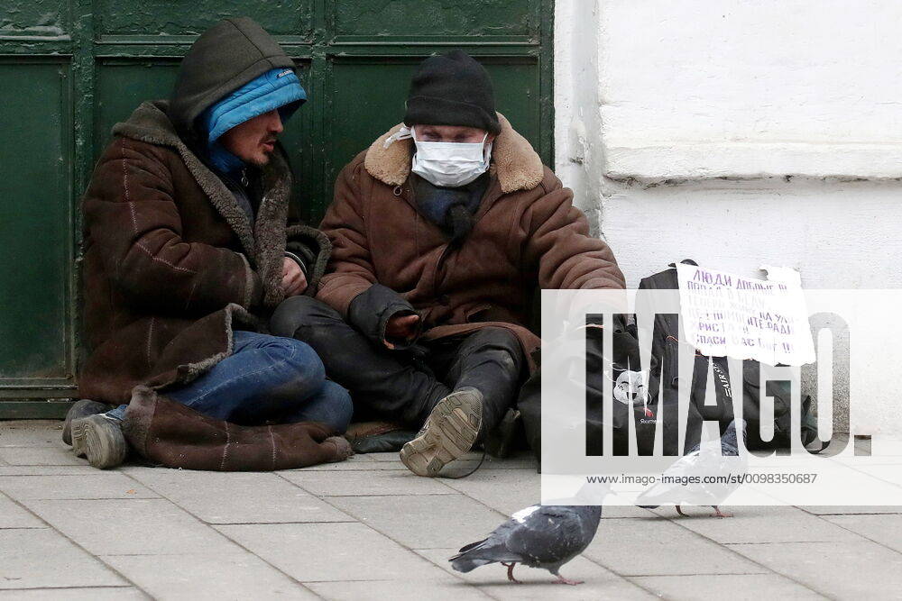 MOSCOW RUSSIA MARCH 22 2020 A Homeless Man Wears A Face Mask Due   M 