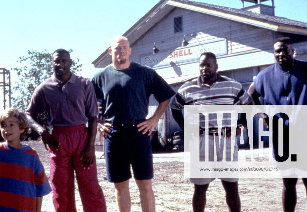 LITTLE GIANTS, Danny Pritchett, Tim Brown, Steve Emtman, Emmitt Smith,  Bruce Smith, 1994, (c)Warner