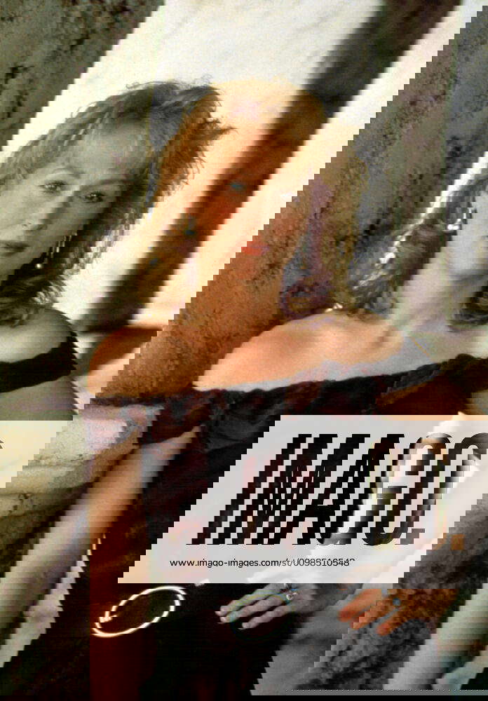 POSTCARDS FROM THE EDGE, Meryl Streep, 1990 Columbia Pictures Courtesy