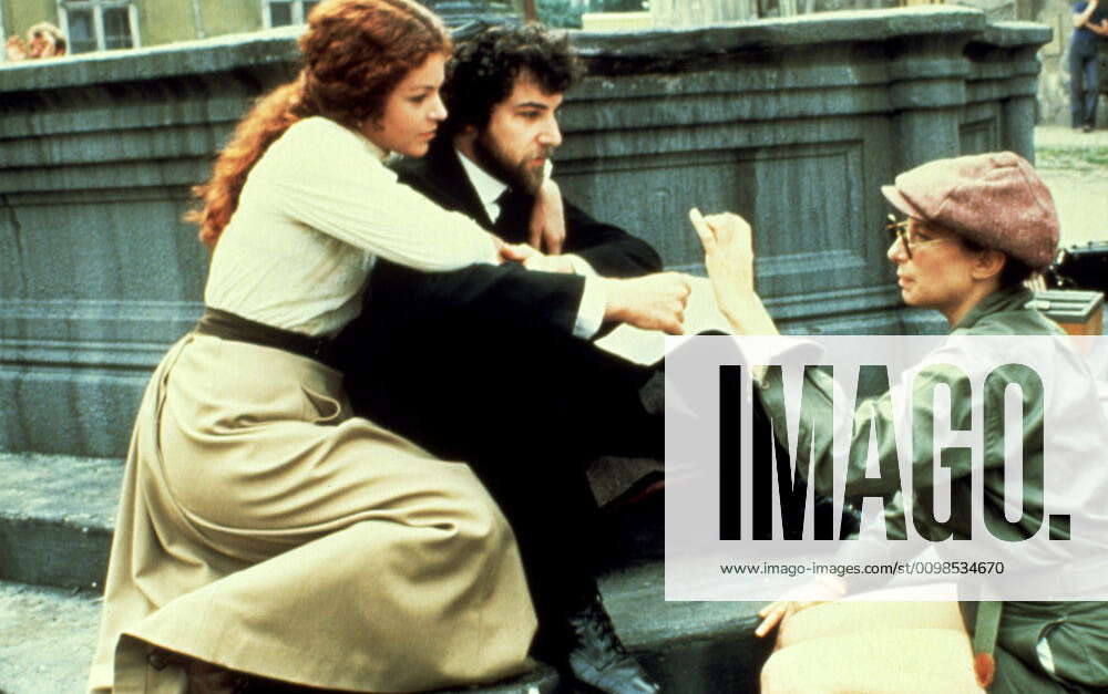 YENTL, Amy Irving, Mandy Patinkin, Barbra Streisand, 1983, directing ...