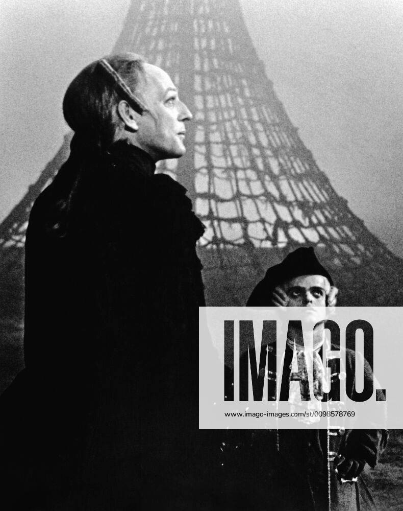 FELLINI S CASANOVA, Donald Sutherland, (left), 1976 Courtesy Everett Collection !ACHTUNG