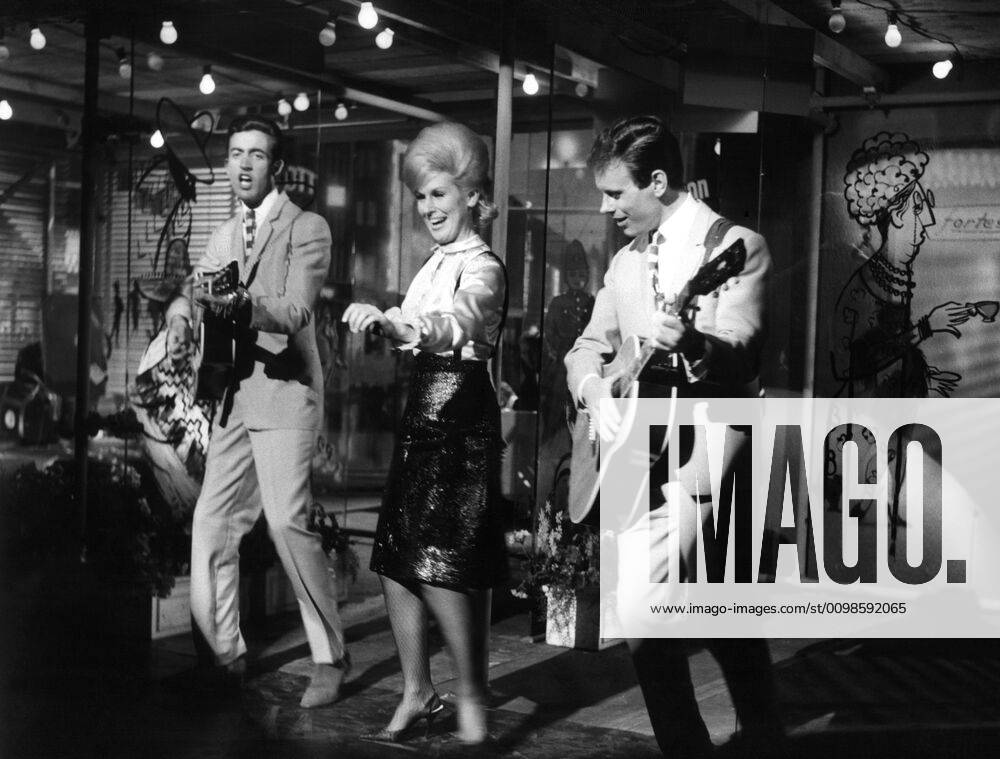 IT S ALL OVER TOWN, The Springfields, l to r Tim Field, Dusty