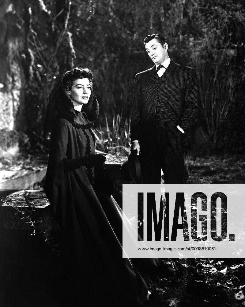 MY FORBIDDEN PAST, from left: Ava Gardner, Robert Mitchum, 1951 ...