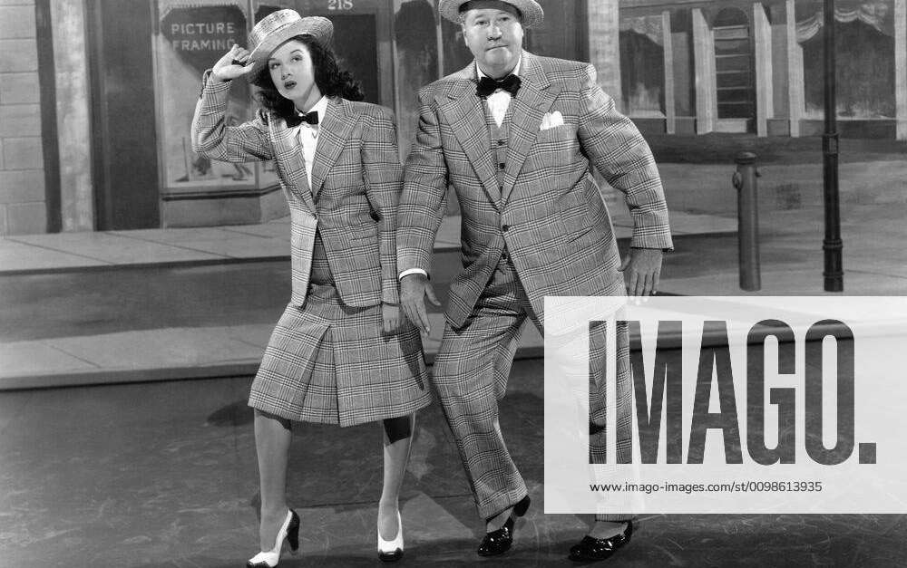 ON STAGE EVERYBODY, from left, Peggy Ryan, Jack Oakie, 1945 Courtesy ...