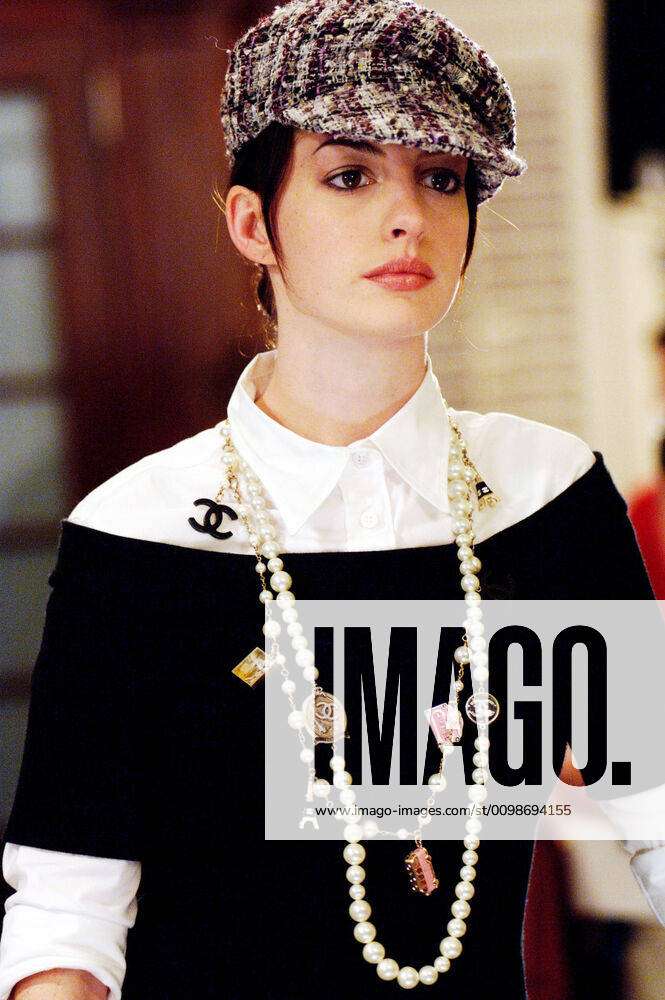 THE DEVIL WEARS PRADA, Anne Hathaway (wearing a Chanel newsboy cap and Chanel  necklace), 2006, photo