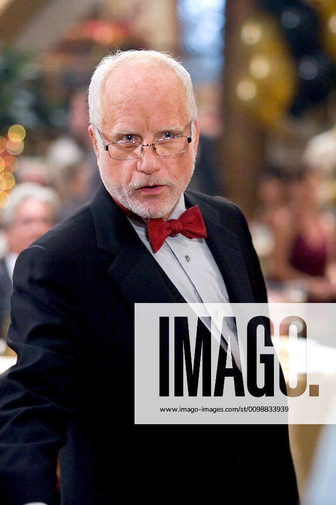 POSEIDON, Richard Dreyfuss, 2006, Warner Bros. courtesy Everett Collection Warner Bros Courtesy