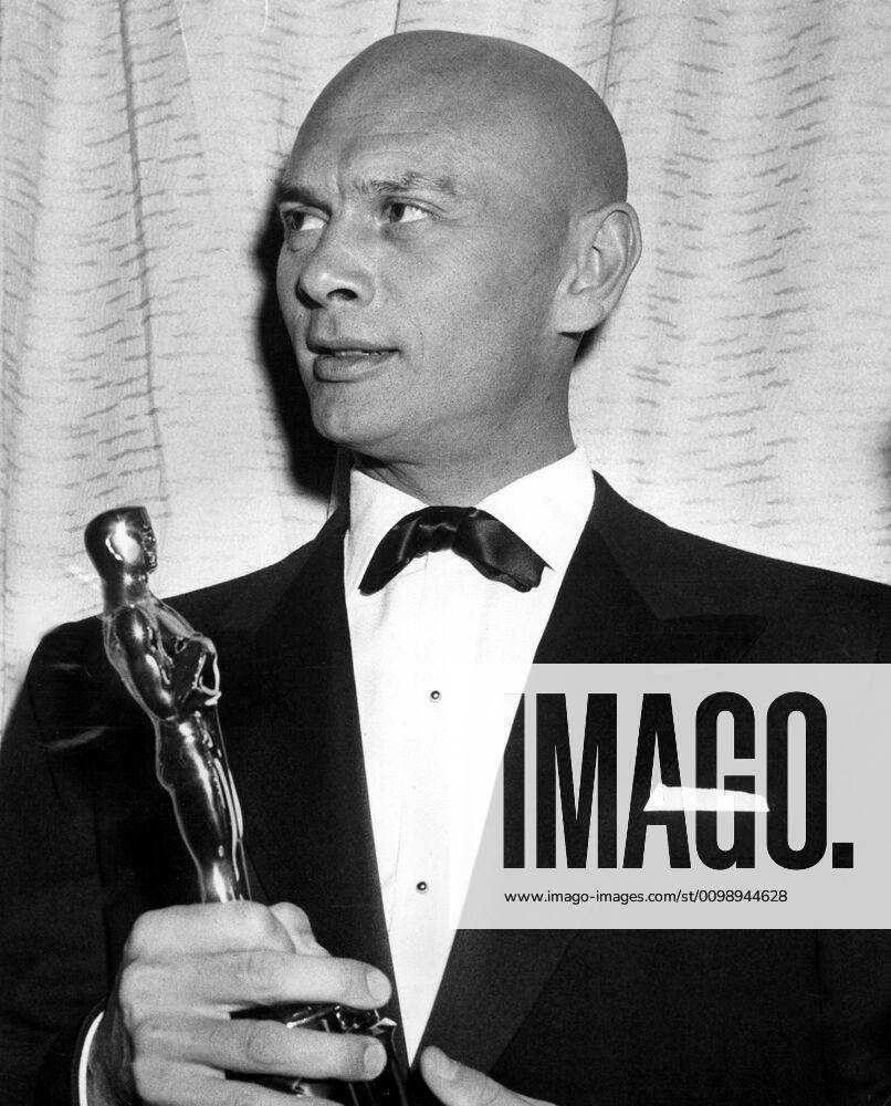 YUL BRYNNER, Best Actor, THE KING AND I, poses with his Oscar, April 19 ...