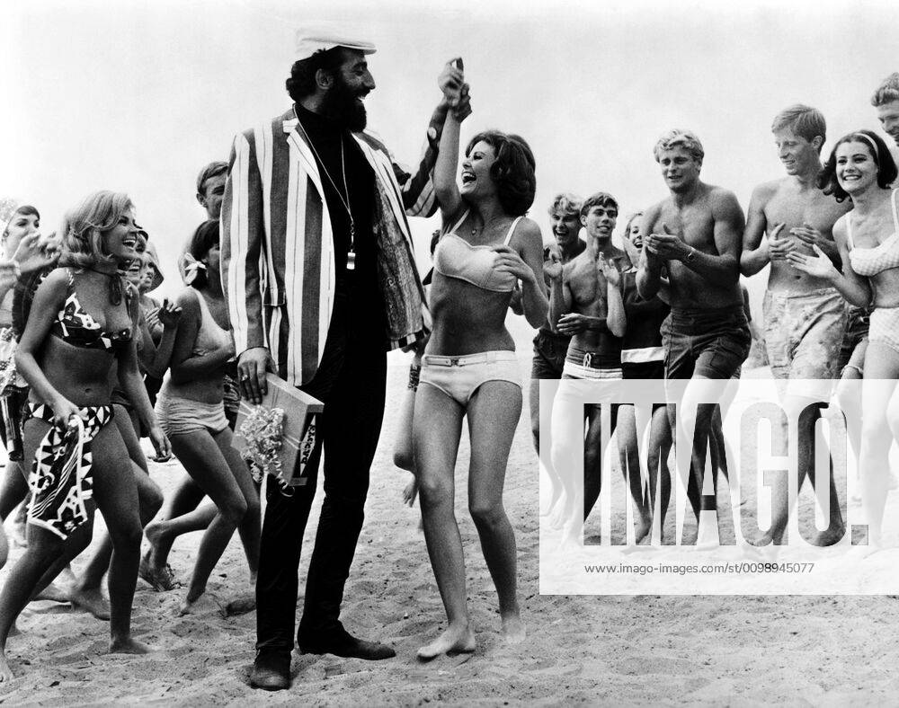 It S A Bikini World Front From Left Sid Haig Deborah Walley 1967