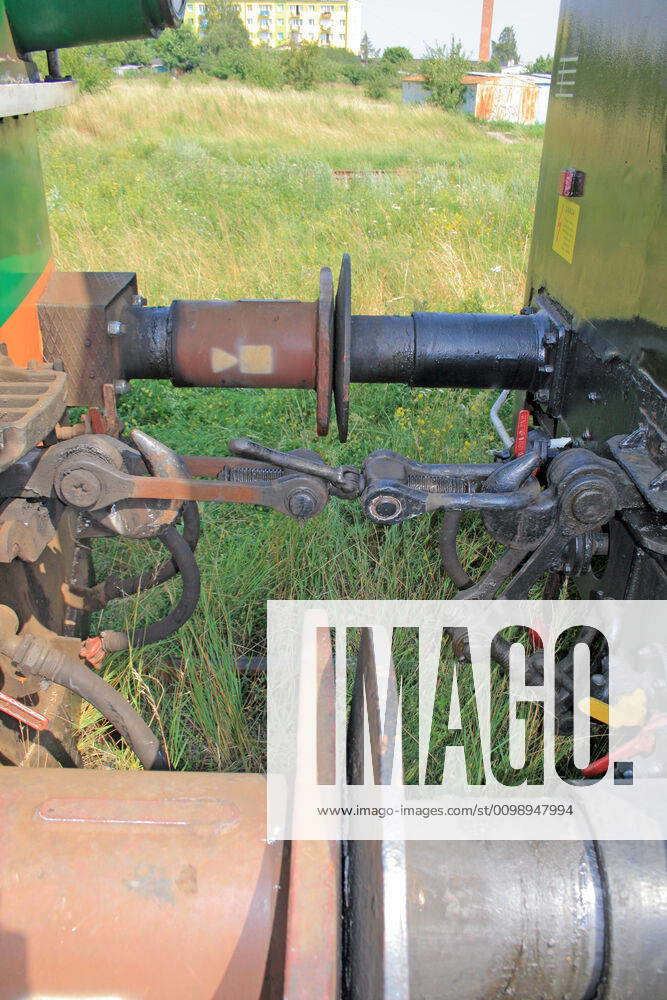 Train coupling Chain coupling between and the wagons Y