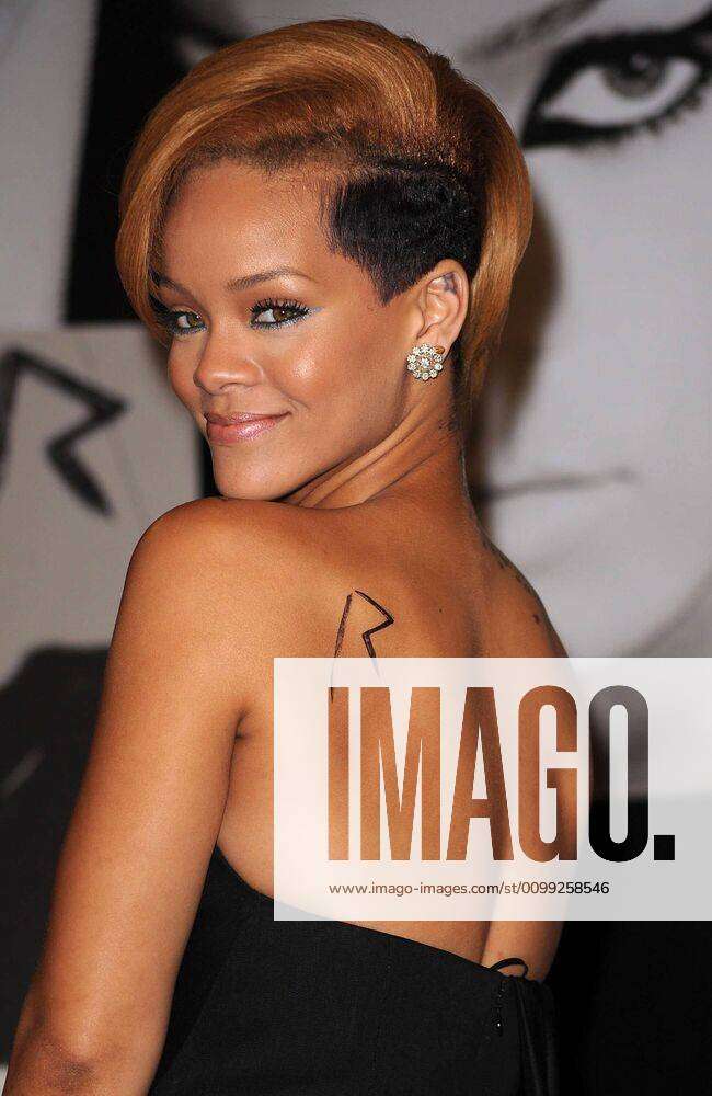 Rihanna At In-Store Appearance For Rihanna Promotes New Album Rated R, Best  Buy, New York City, Ny November 23, Photo By Kristin CallahanEverett, Rihanna Last Album