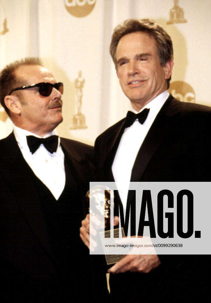 Jack Nicholson, Warren Beatty with his Irving Thalberg Award at the ...