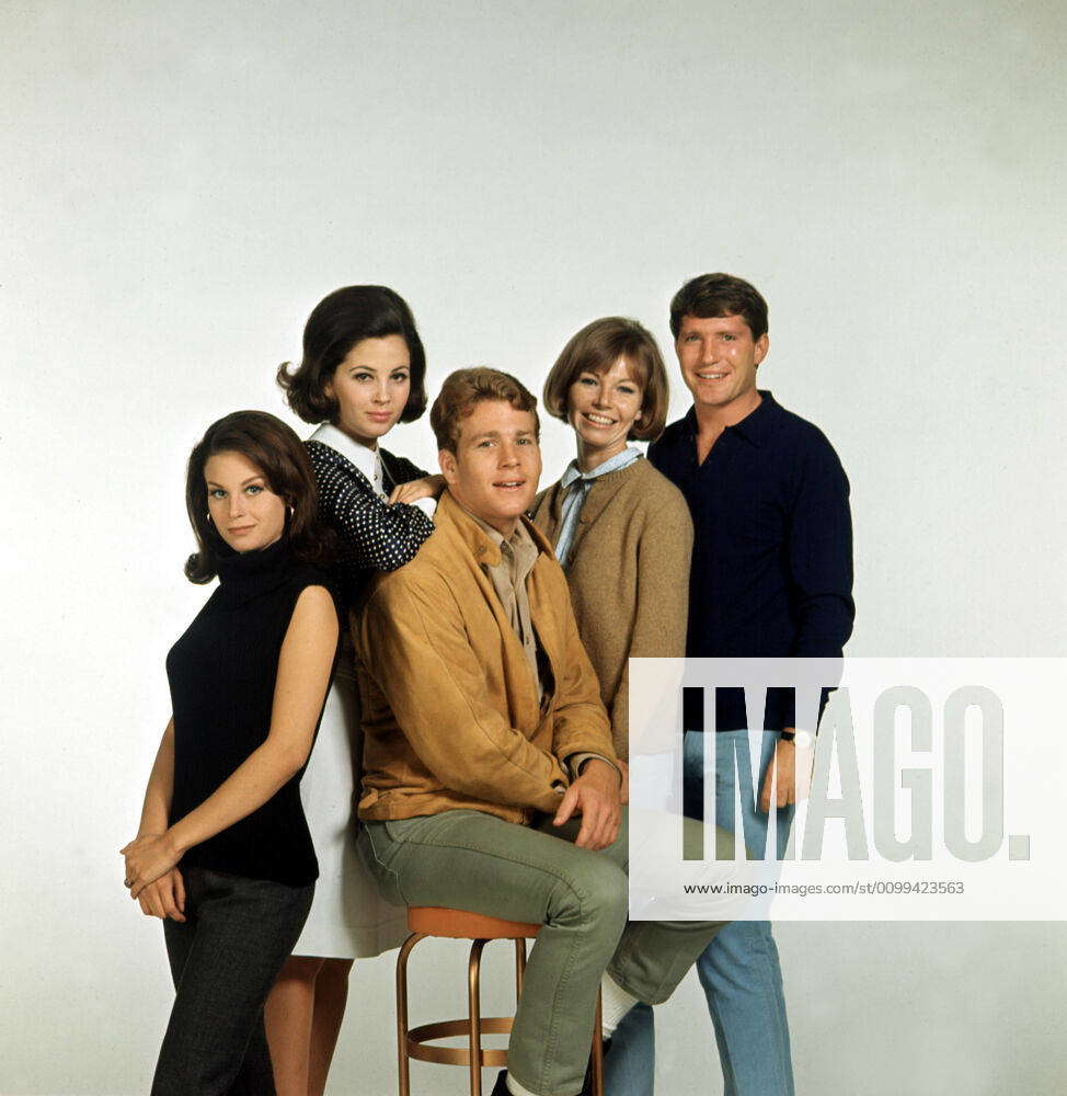 Peyton Place Lana Wood Barbara Parkins Ryan O Neal Pat Morrow Chris Connelly 1964 1969 Tm 