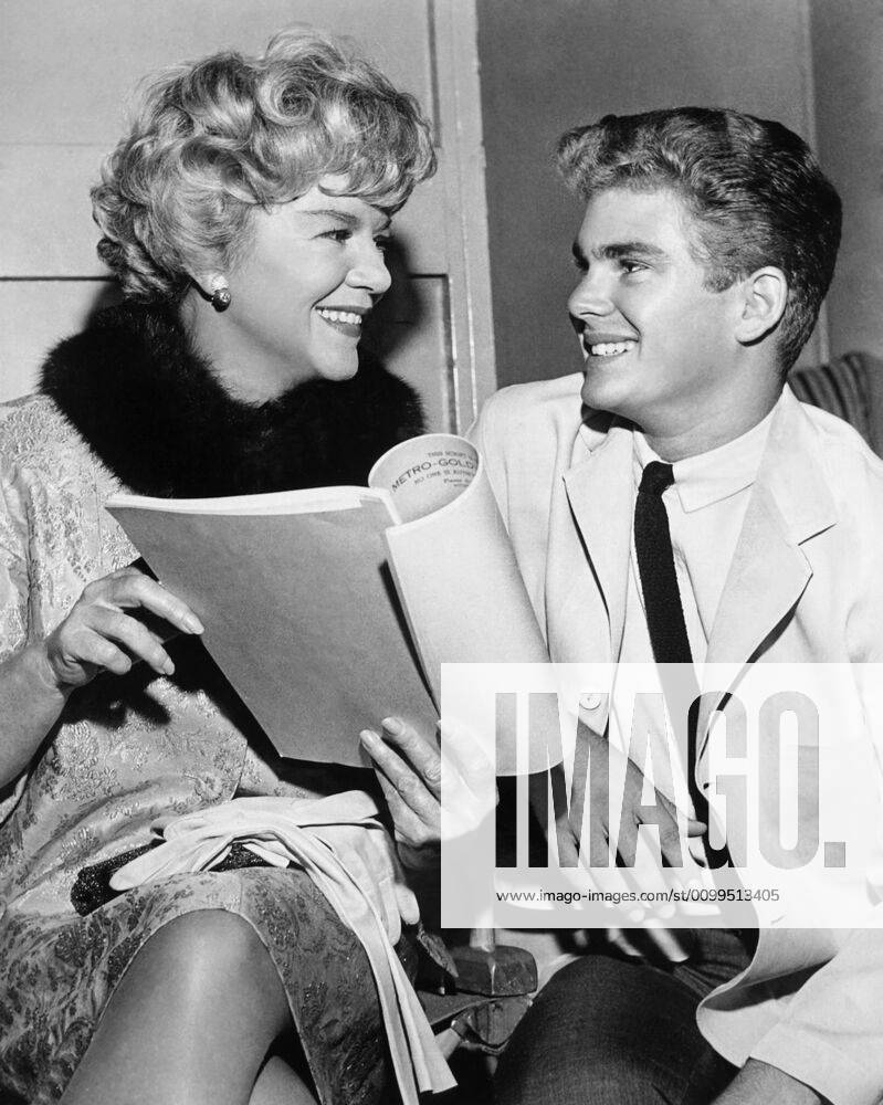 DR. KILDARE, from left Claire Trevor, Charles Bren on set, The Bed I