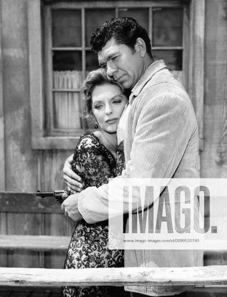 Laramie, Julie London, Claude Akins, Queen Of Diamonds (season 2, Aired 