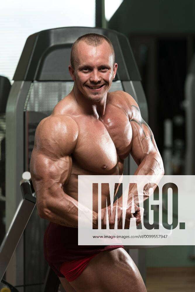 Bodybuilder side chest stock photo. Image of pectoral - 48548774