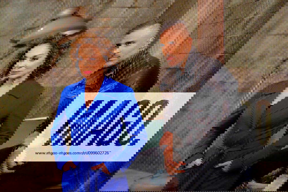 K.C. UNDERCOVER, lr Jasmine Guy, Rick Fox (Season 2, Episode 24